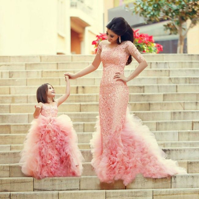 Ces mamans et leur petite fille se ressemblent vraiment comme 2 gouttes d'eau ! Et c'est tellement craquant... | So Busy Girls