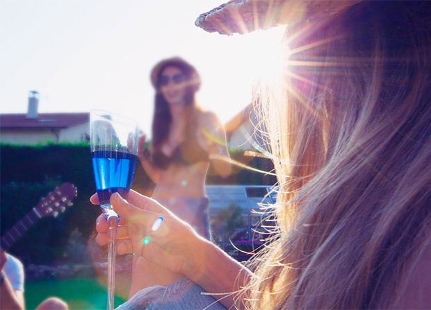 Le vin bleu : la boisson originale qui va vous faire oublier le rosé ! | So Busy Girls
