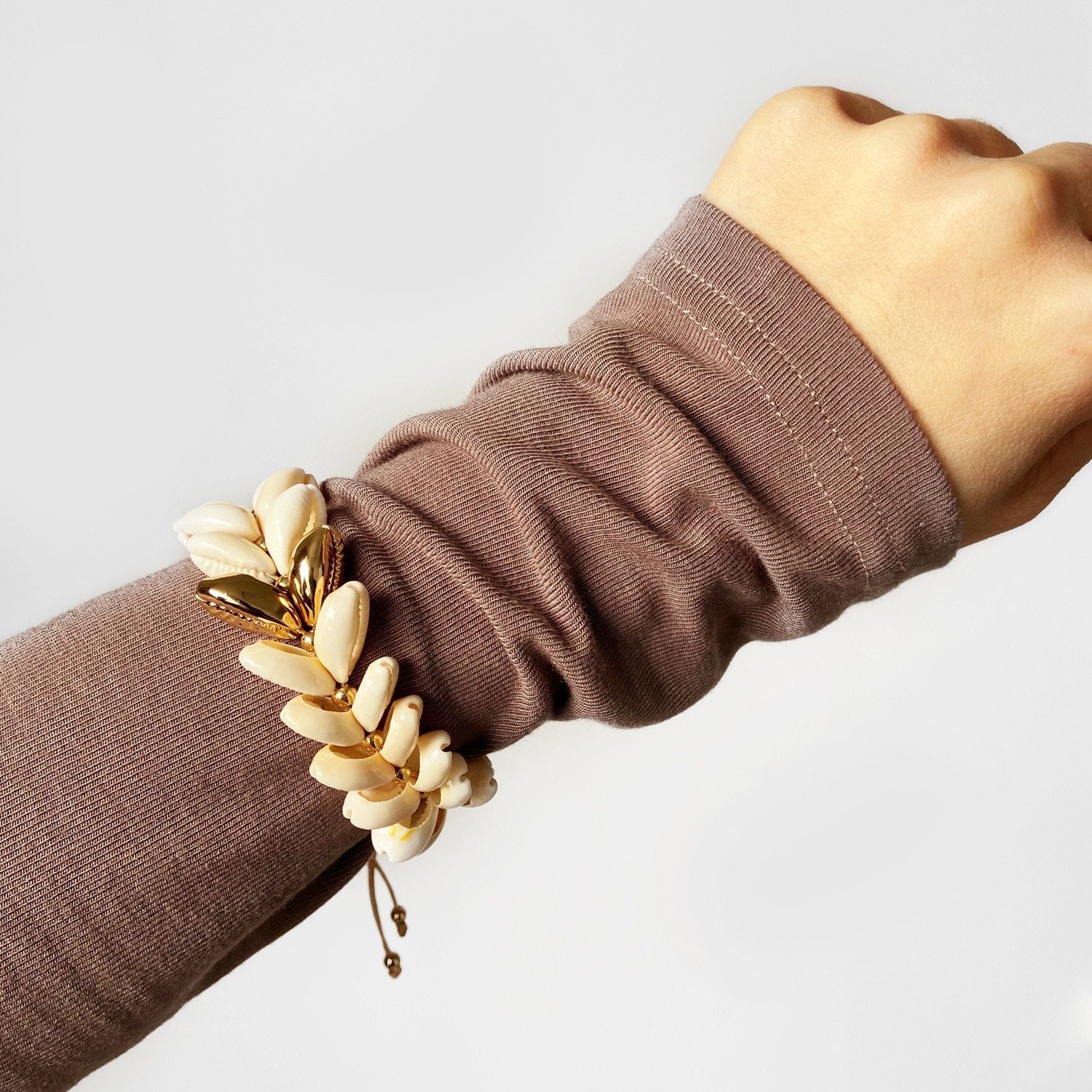 bracelet coquillage africain en cauris - bijoux coquillages