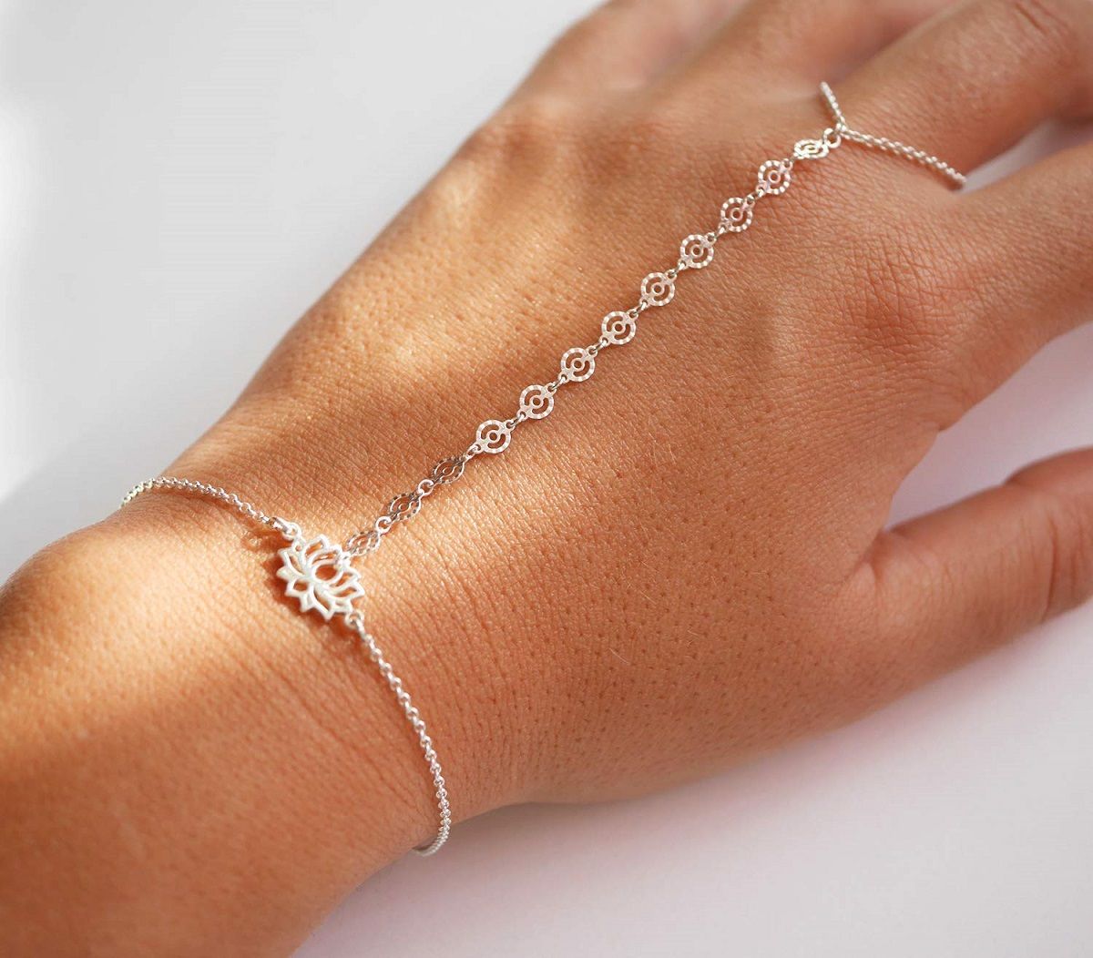 bracelet-main-doigt