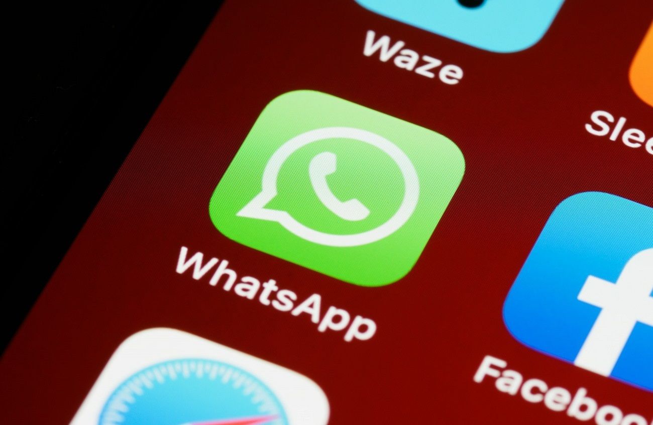 WhatsApp bouleverse ses règles : abonnements et publicités s’invitent dans la dernière version