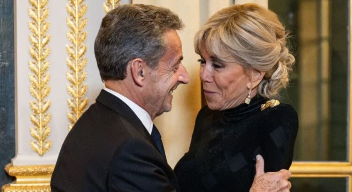 Brigitte Macron et Nicolas Sarkozy : ce geste discret qui r&eacute;v&egrave;le bien plus qu&rsquo;il n&rsquo;y para&icirc;t