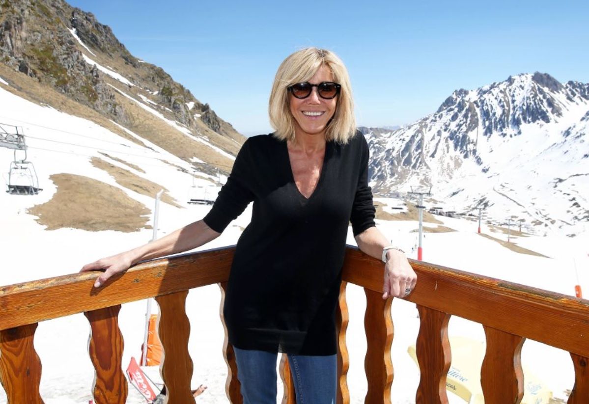 Brigitte Macron au ski : cette photo inattendue avec ses filles qui fait réagir les internautes