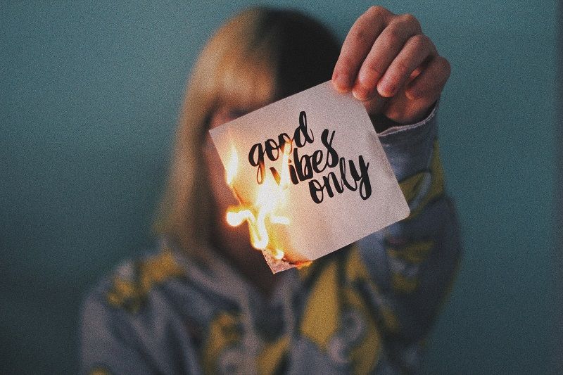 bruler-lettre-good-vibes-only