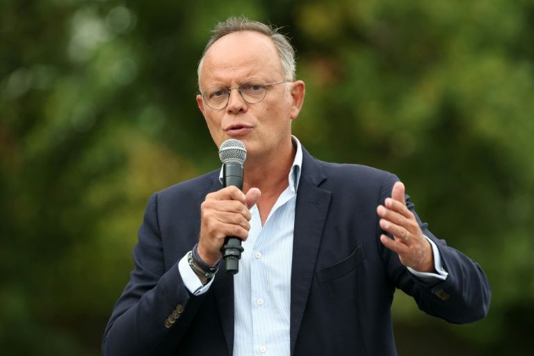 Arr&ecirc;tez de dire qu&rsquo;on veut &eacute;viter &agrave; tout prix la dissolution ! : pourquoi &Eacute;douard Philippe a (vraiment) tap&eacute; du poing sur la table face &agrave; Emmanuel Macron