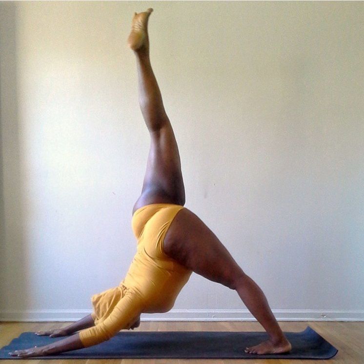 Cette prof de yoga montre que notre poids n'est vraiment qu'un nombre | So Busy Girls