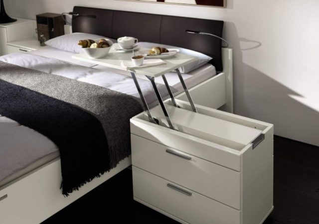 La table de chevet avec un plateau pour manger | So Busy Girls