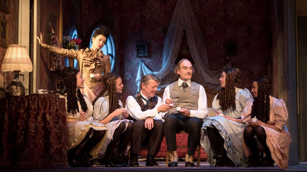 Les spectacles et pièces de théâtre de la Comédie Française sont disponibles gratuitement en ligne | So Busy Girls