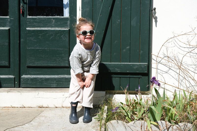 Lunettes de soleil Béaba : l’accessoire indispensable pour protéger les yeux de nos enfants cet été | So Busy Girls
