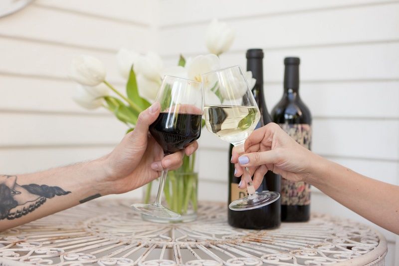 Boire du vin avant d'aller au lit peut vous faire perdre du poids, voilà pourquoi | So Busy Girls