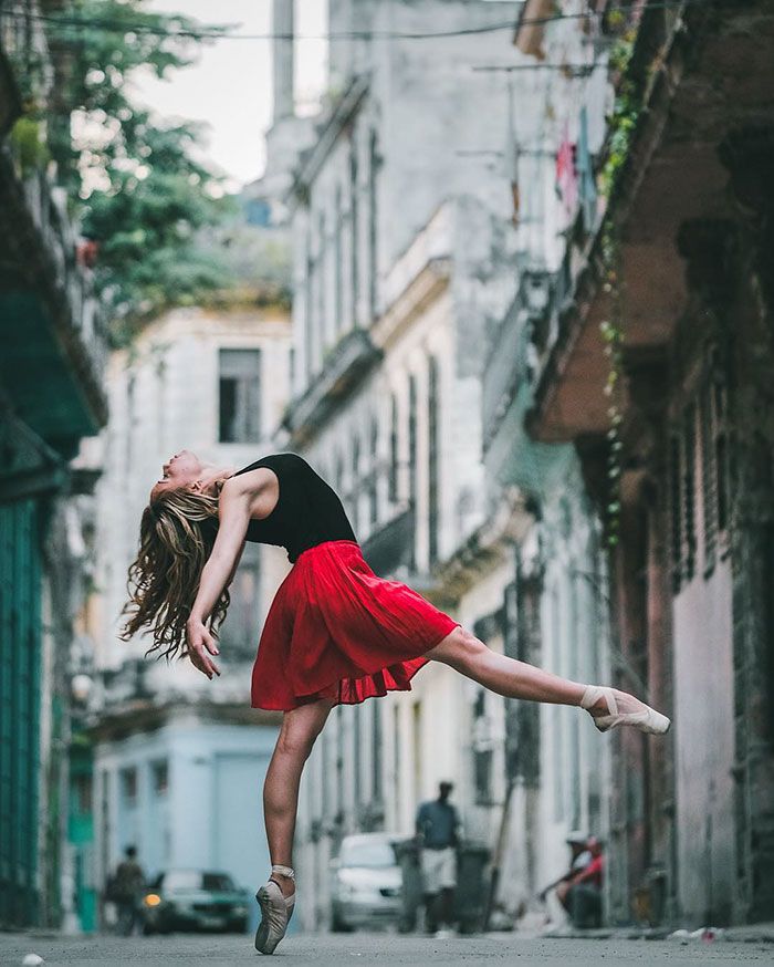Des danseurs de ballet dansent dans les rues de Cuba | So Busy Girls