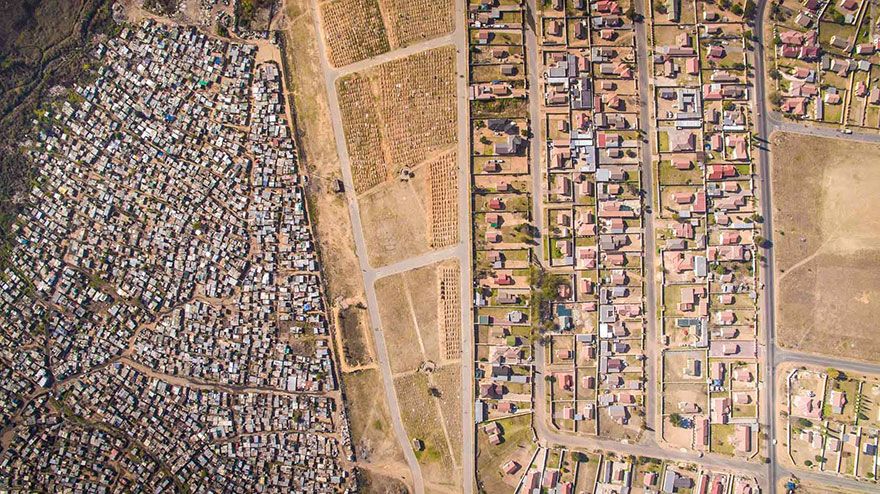 Ces séparations qui divisent les riches et les pauvres vues du ciel grâce à un drone | So Busy Girls