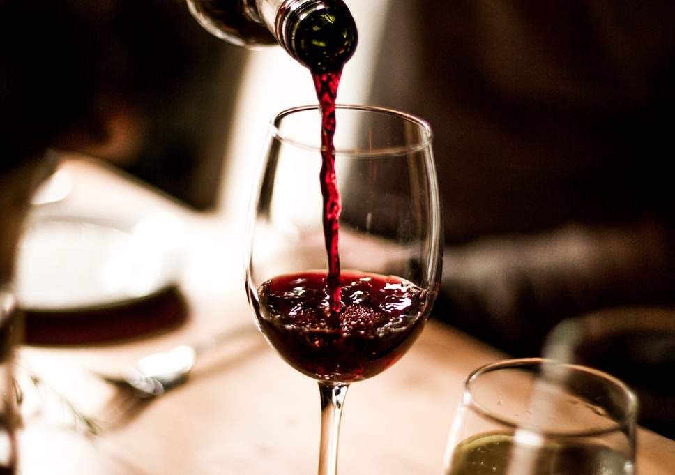 Boire 6 verres de vin par semaine augmente autant les risques de cancer que fumer 10 cigarettes | So Busy Girls