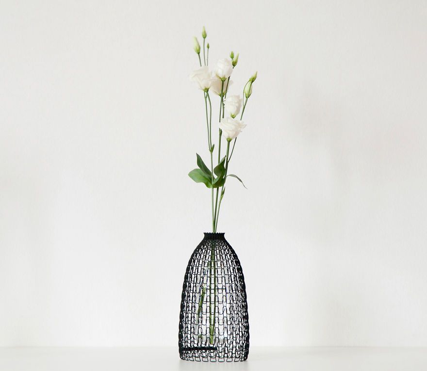 Il crée des vases à impression 3D pour donner une nouvelle vie aux bouteilles en plastique | So Busy Girls