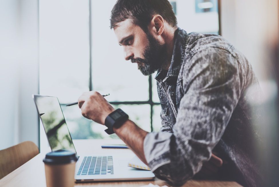 Microtravail : il gagne de l'argent sur internet en comptant des shampoings sur une photo ! | So Busy Girls
