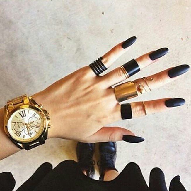 Nail art all in black | So Busy Girls