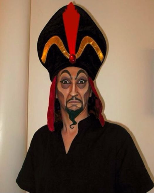 Cette maquilleuse professionnelle transforme ses amis en méchants Disney grâce au maquillage ! | So Busy Girls
