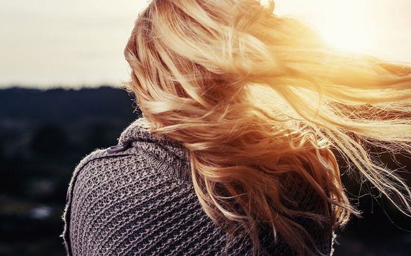 3 choses qui arriveront si vous vous rincez les cheveux avec du vinaigre de cidre | So Busy Girls
