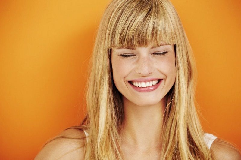 Tuto coiffure : comment se faire une frange ? | So Busy Girls