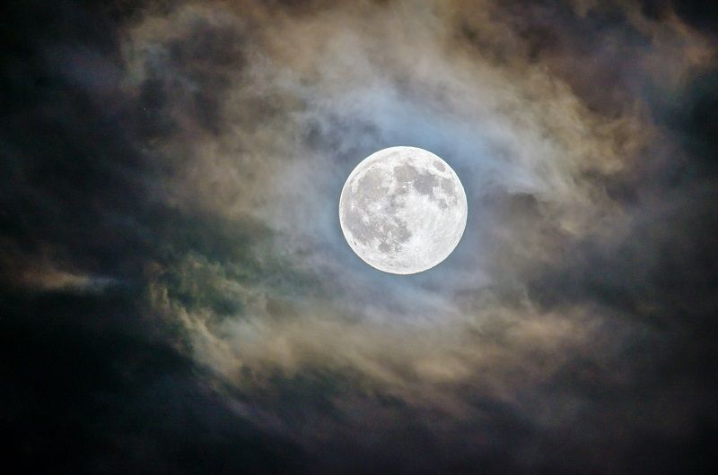 Pleine Lune du 24 février : voici les significations de la Lune des Sirènes | So Busy Girls
