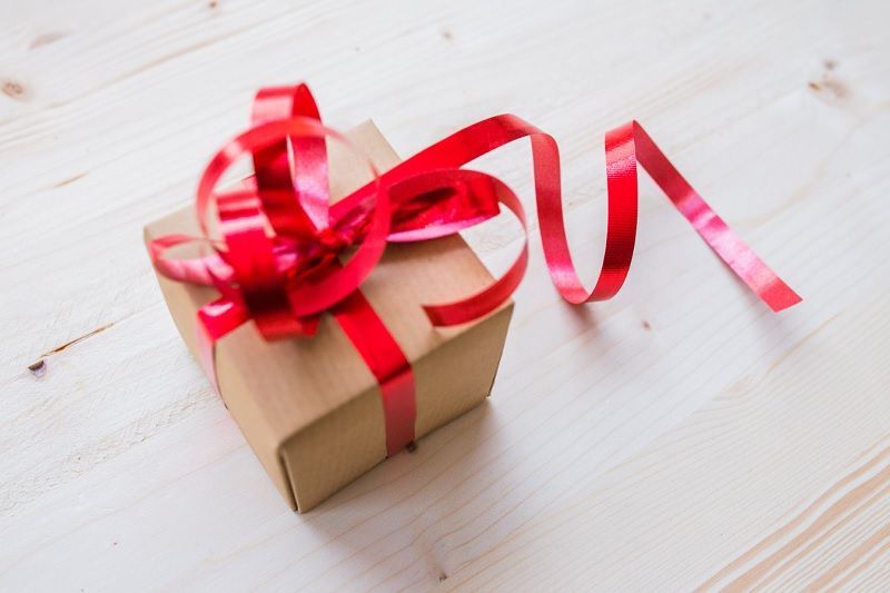 cadeau-ruban-rouge