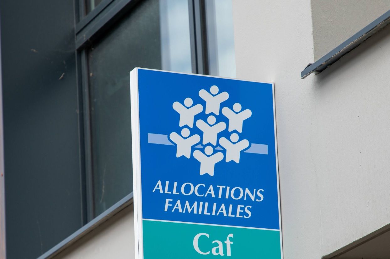 Fraude aux aides sociales : comment un réseau organisé a détourné 450 000 euros et ciblé plus de 30 CAF en France