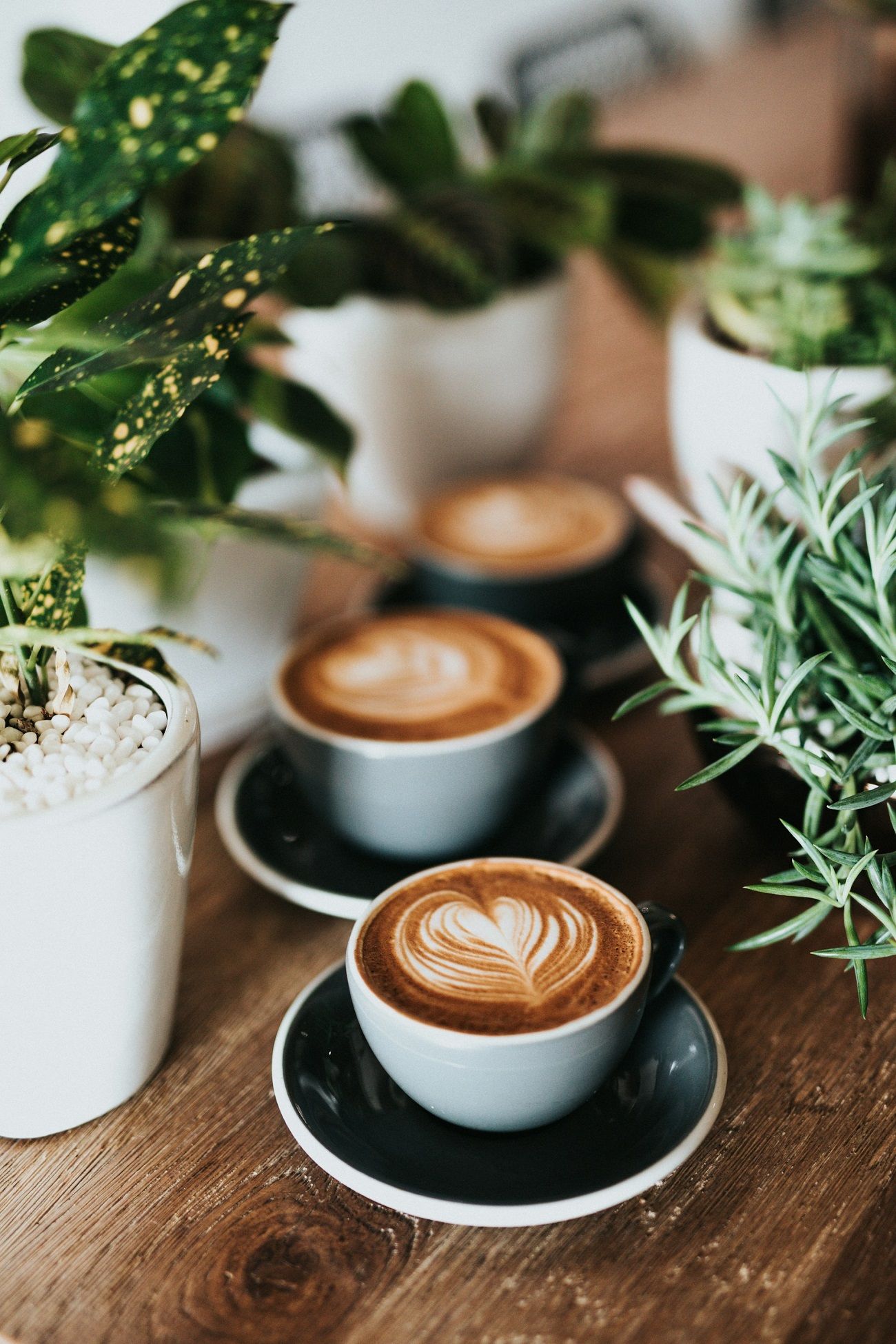 À cause de la caféine, la peau devient moins ferme et tonique.