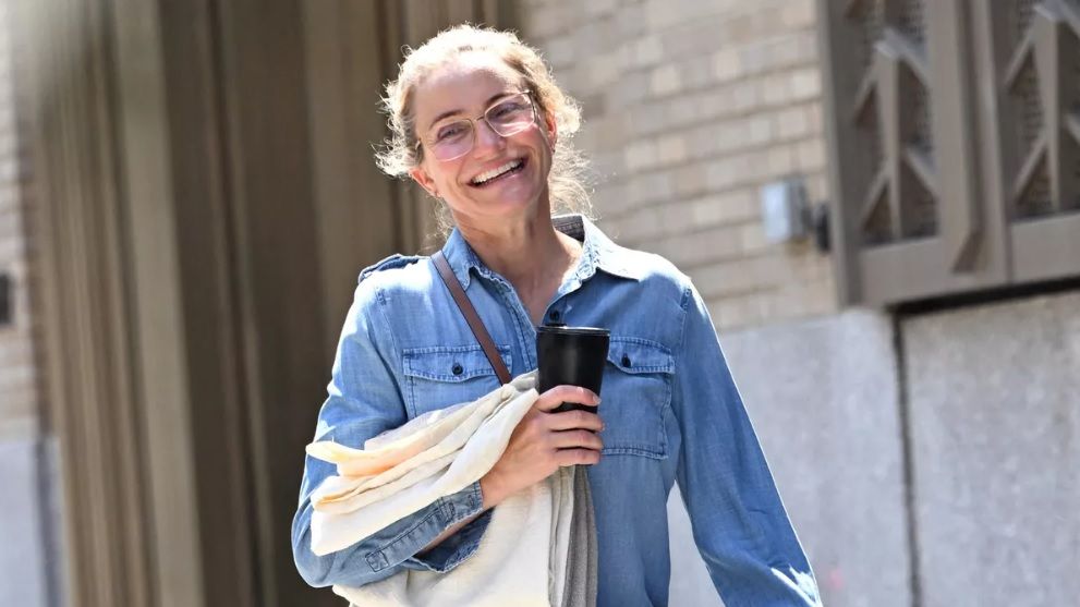 Cameron Diaz naturelle et rayonnante à New York : lunettes, denim et zéro maquillage