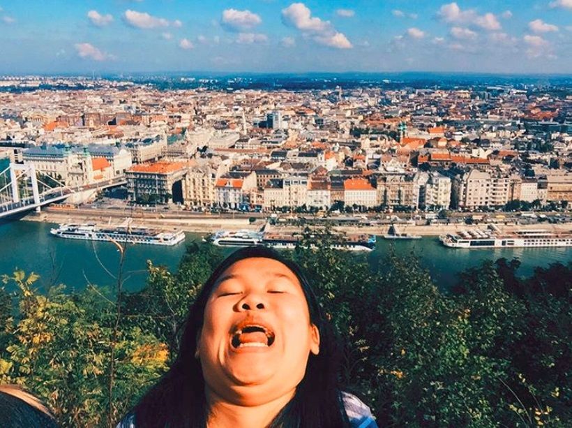 Elle fait le buzz sur Instagram avec ses photos de voyage et surtout sa pose trop drôle | So Busy Girls