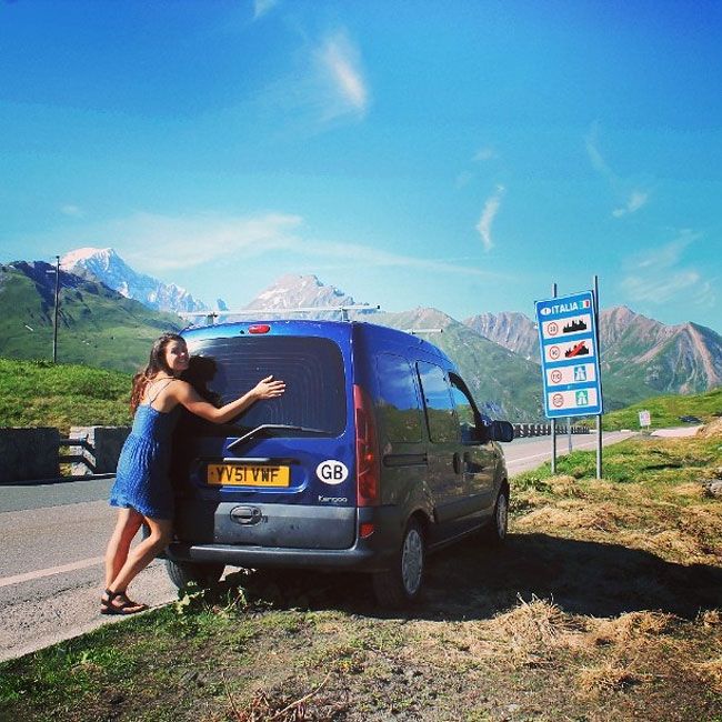 Cette jeune femme a transformé sa camionnette pour que ses rêves de voyage deviennent réalité | So Busy Girls