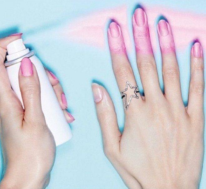 Pulvérisez votre manucure avec ce vernis en spray | So Busy Girls