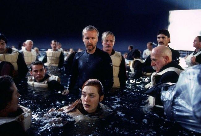 10 photos inédites qui permettent de voir le film Titanic sous un nouvel angle | So Busy Girls