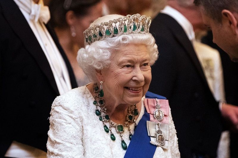 La Reine d’Angleterre recherche son nouveau sous-chef, et on vous dit où postuler ! | So Busy Girls