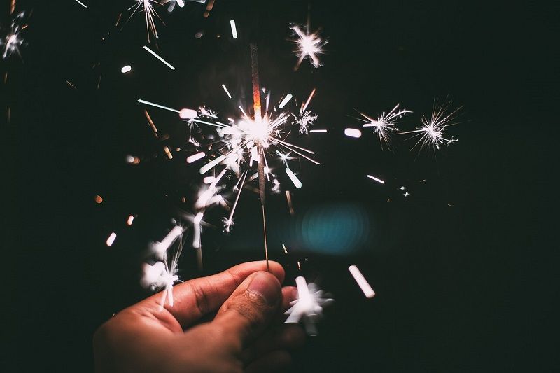 4 idées de robes élégantes parfaites pour les fêtes | So Busy Girls