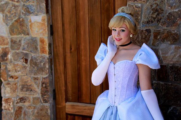 Cet homme se déguise en Princesses Disney et il sait tellement bien se maquiller que le résultat est impressionnant ! | So Busy Girls