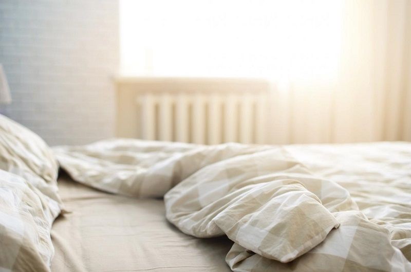 Cette petite habitude toute simple ne vous prendra que 2 minutes mais pourrait vous rendre beaucoup plus heureux au lit ! | So Busy Girls
