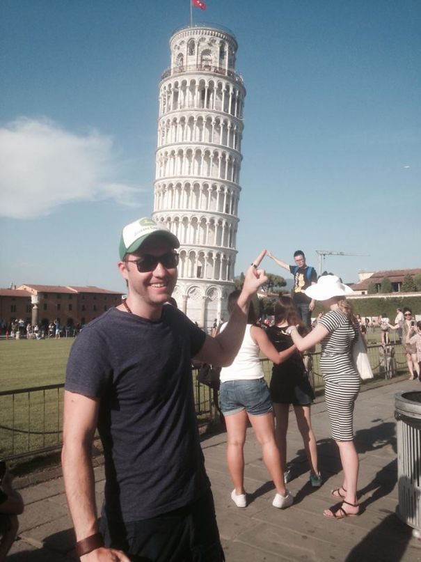 Les 13 meilleures photos de touristes qui posent devant la Tour de Pise | So Busy Girls