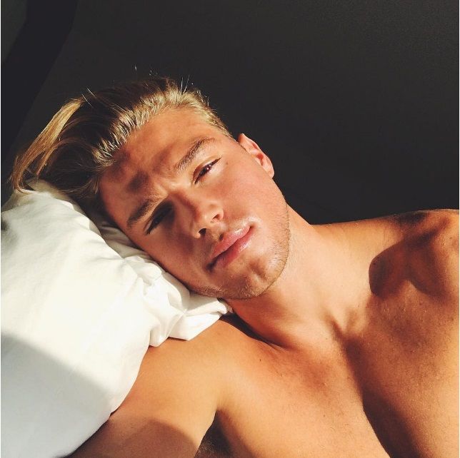 Les 21 selfies masculins les plus sexy de l'année vont vous donner très chaud | So Busy Girls