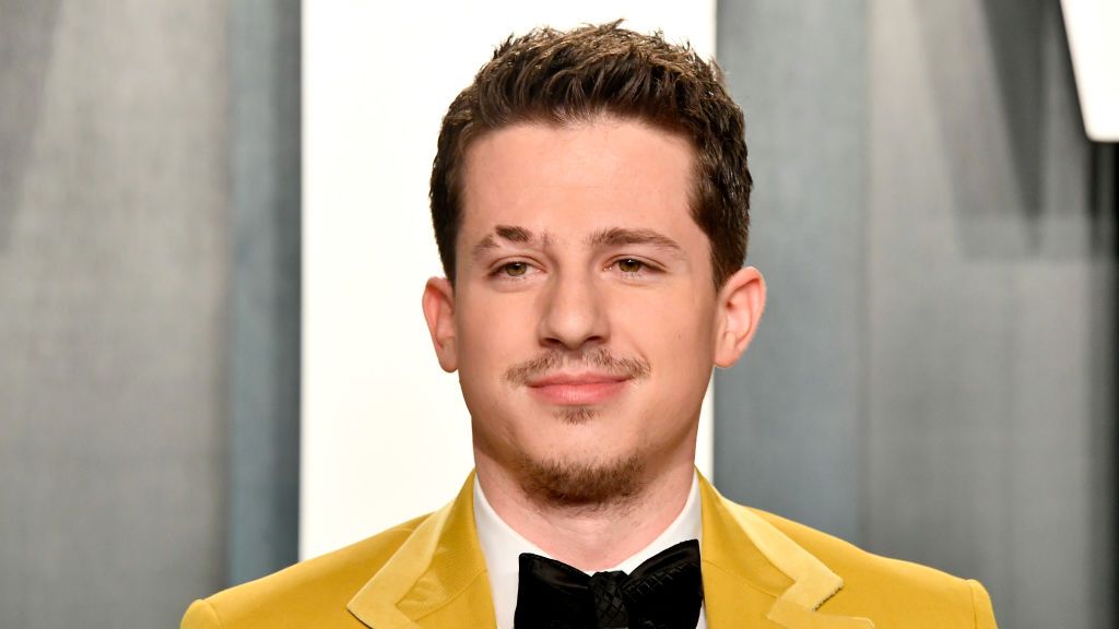 Charlie Puth bient&ocirc;t papa : le chanteur annonce la grossesse de sa femme dans une vid&eacute;o &eacute;mouvante