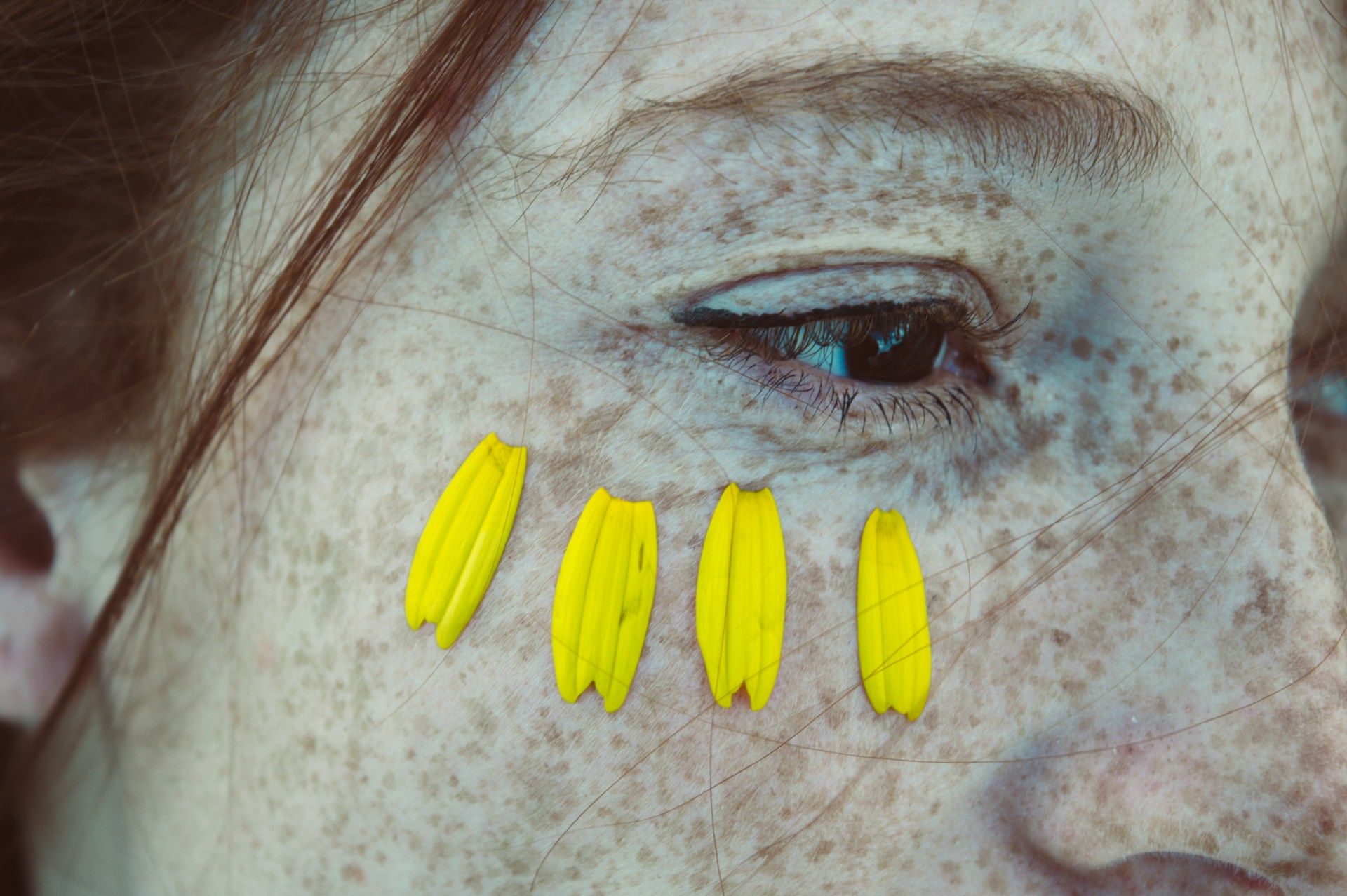 Comment mettre son contour des yeux pour avoir moins de cernes ?
