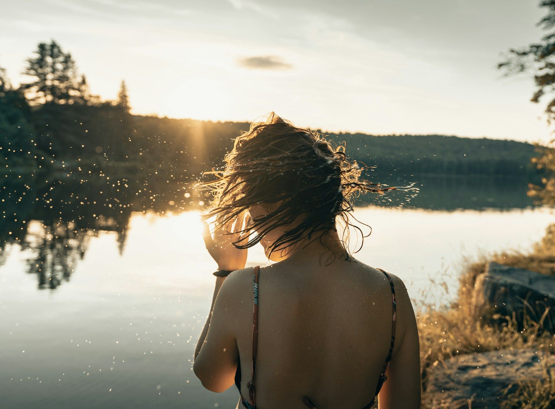 Se coucher les cheveux mouill&eacute;s : pourquoi il faut &eacute;viter