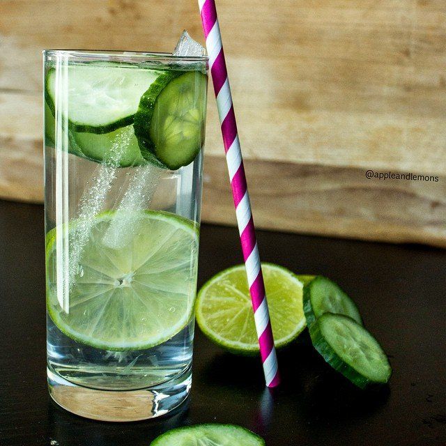 comment-preparer-son-eau-fruitee-soi-meme-concombre-citron-vert
