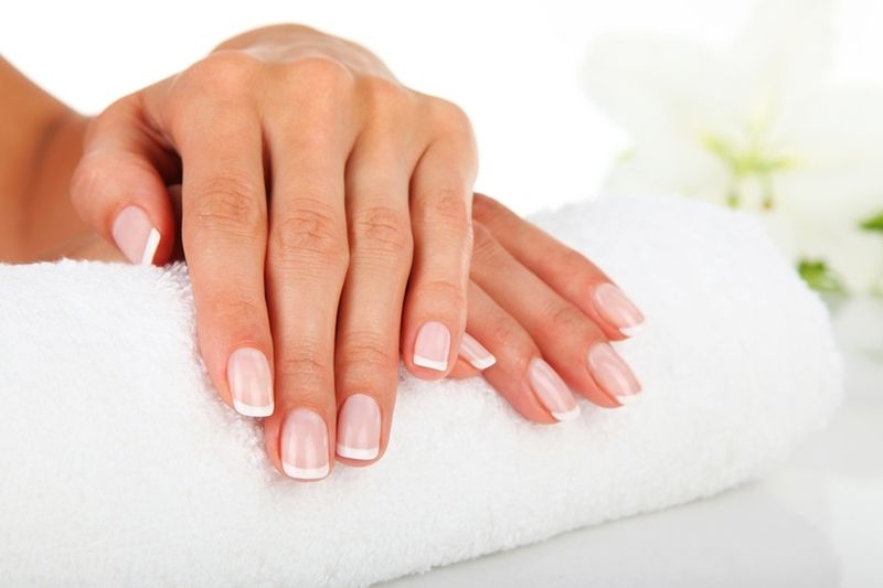 Comment r&eacute;parer un ongle cass&eacute;