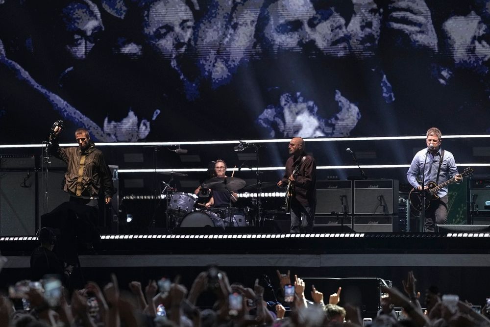 Un drame bouleverse la tournée d’Oasis : un homme meurt au stade de Wembley