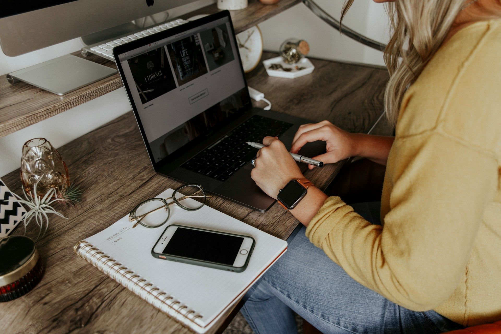 Faire du t&eacute;l&eacute;travail dans sa chambre : avantages et inconv&eacute;nients.