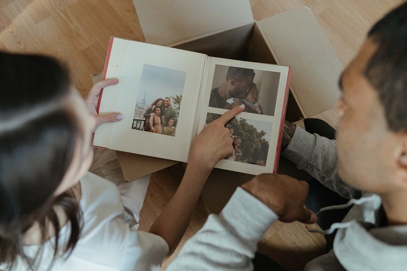 couple-album-photo-souvenir