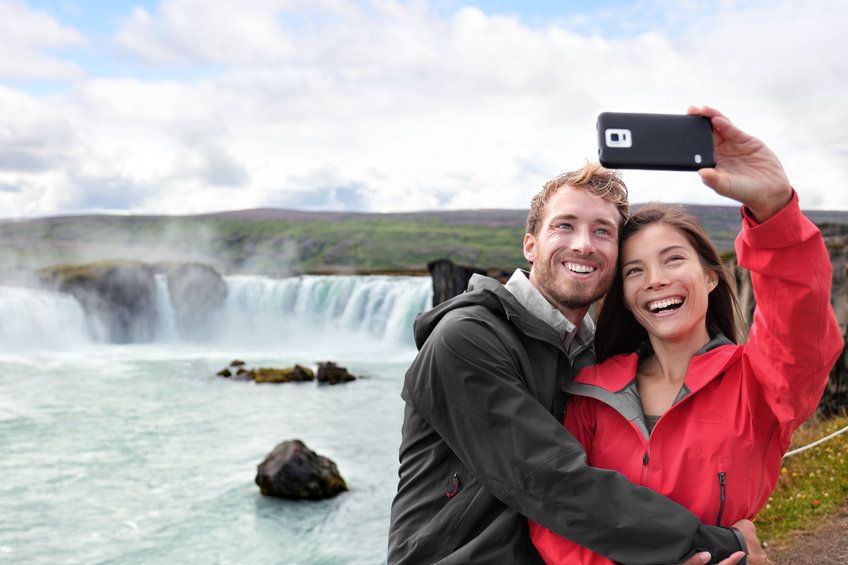 couple-selfie-voyage