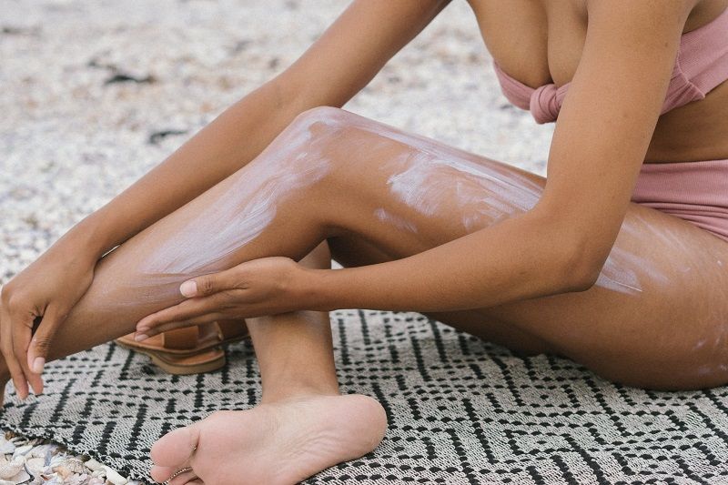 creme-solaire-jambes