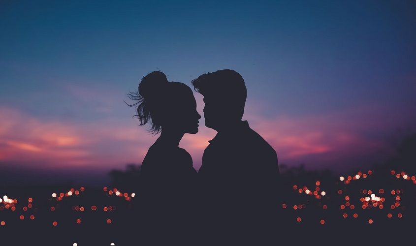 12 choses que seuls les couples en relation à distance peuvent comprendre | So Busy Girls