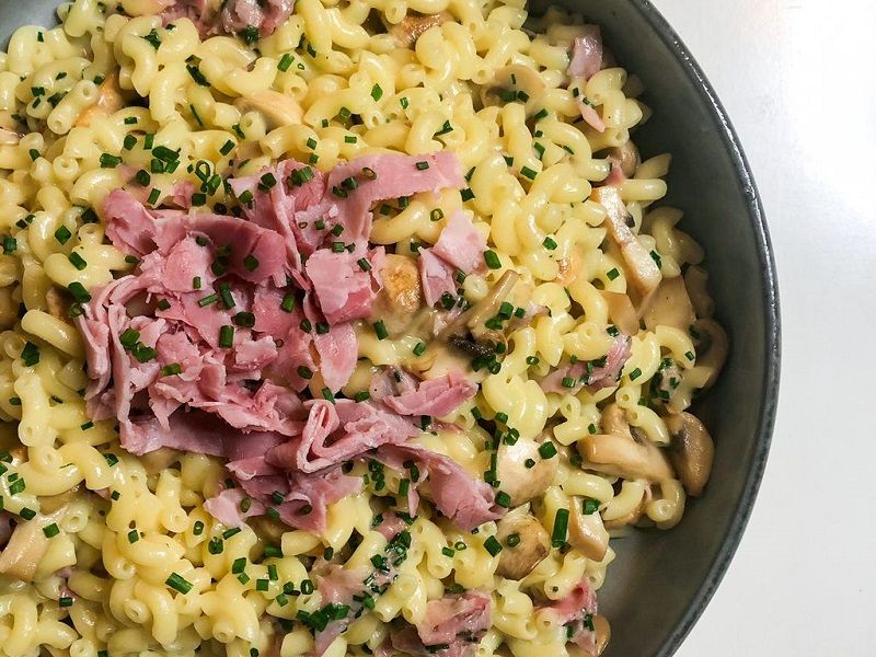 Un bar à coquillettes ouvre à Paris et soulève déjà une vive polémique sur Twitter | So Busy Girls